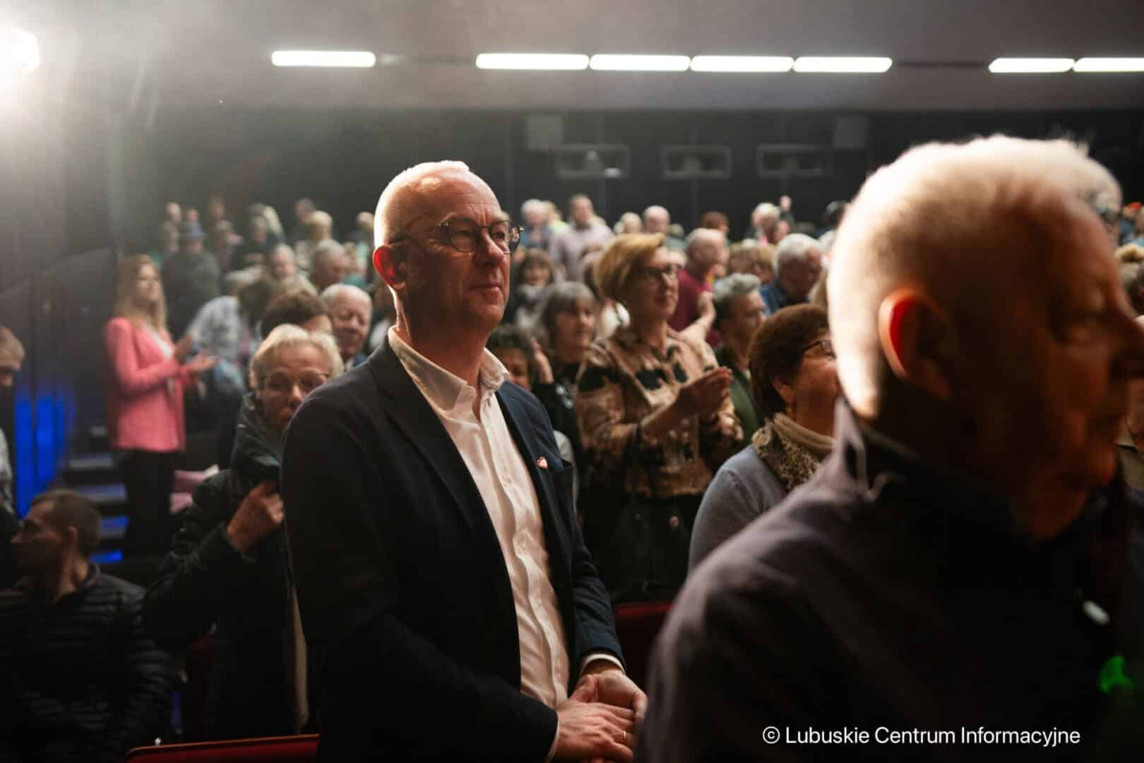 Koncert Felicjana Andrzejczaka Lubuskie Wita Wiosnę  Felicjan Andrzejczak porwał z wiosenną werwą WIDEO FOTO