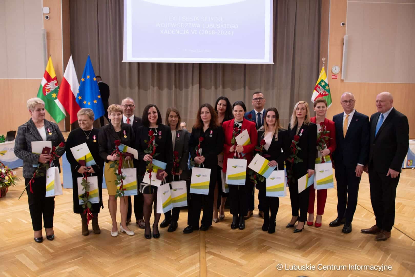   Uroczyście na sejmiku Pracownicy na medal
