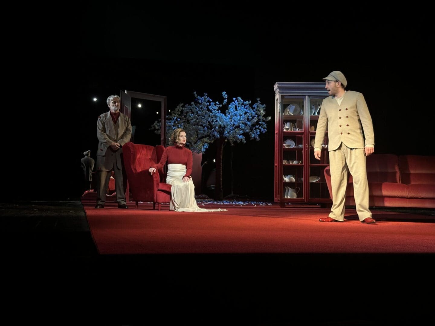   Spotkanie z komedią i ucieczką przed życiem Premiera Wiśniowego sadu WIDEO