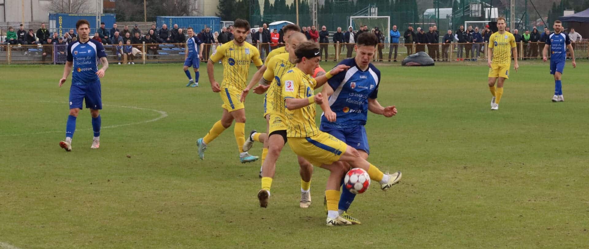 IMG_7421 Dziewięciu mężczyzn na boisku Piłkarski weekend 9 10 marca Derby w Bytomiu Odrzańskim rusza IV liga