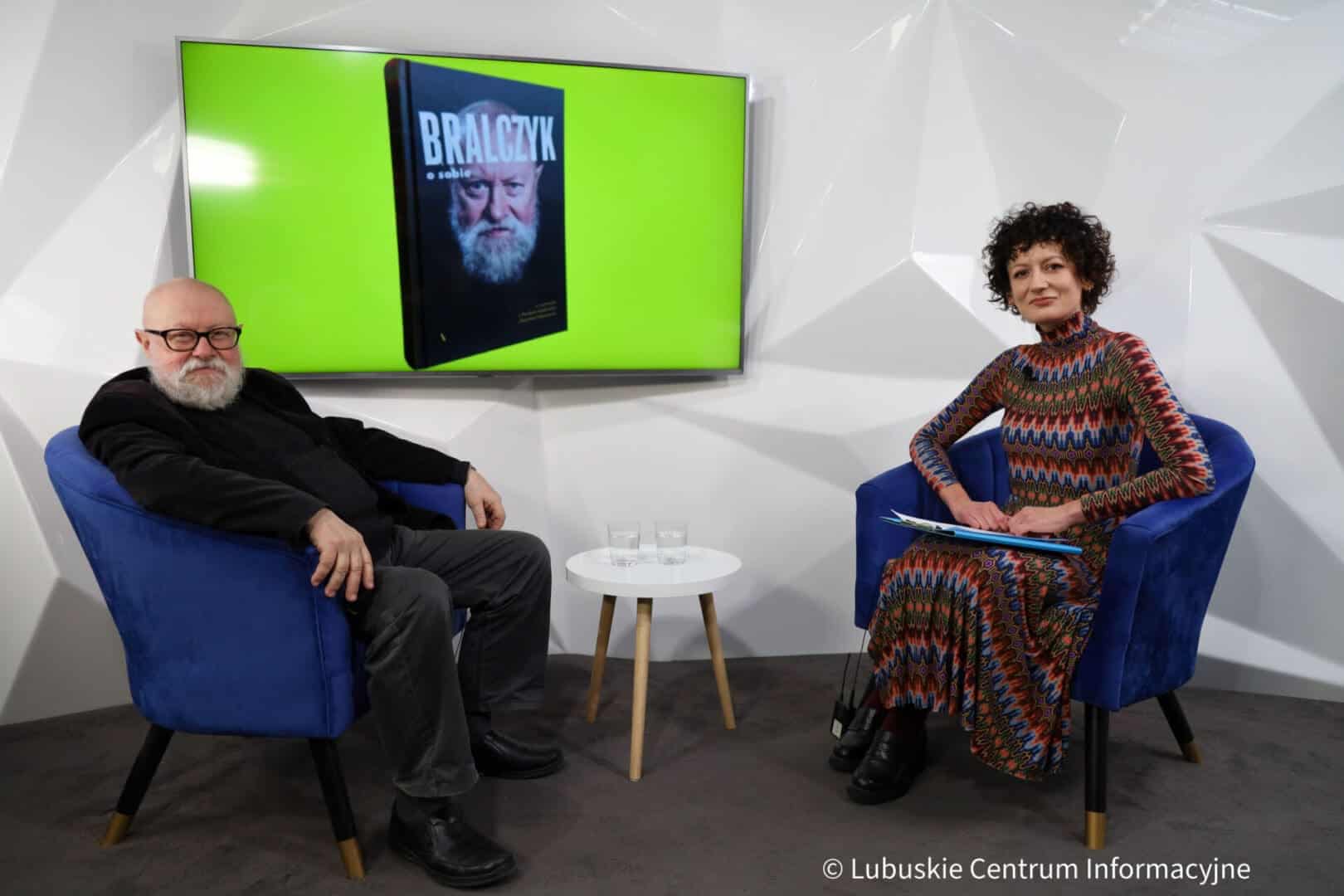 Rozmowa z profesorem Jerzym Bralczykiem w studiu LCI  Słowo ma jeszcze przed sobą dużą przyszłość WIDEO