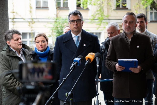 Konferencja prasowa Marcina Pabierowskiego oraz radnych miasta Zielona Góra. 17.04.2024