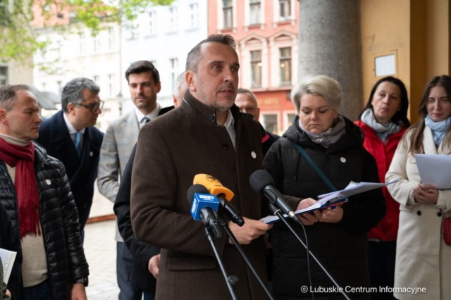Konferencja prasowa Marcina Pabierowskiego oraz radnych miasta Zielona Góra. 17.04.2024