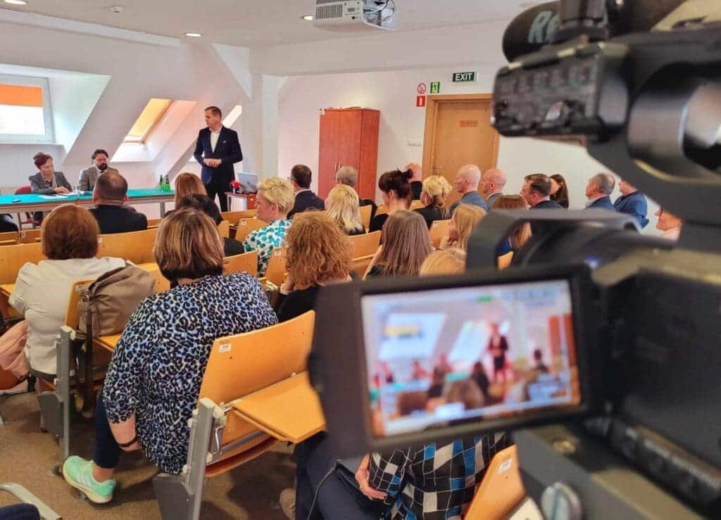 Nadzwyczajne posiedzenie Senatu gorzowskiej AJP. Wszyscy deklarują wsparcie po pożarze (FOTO) Nadzwyczajne posiedzenie Senatu gorzowskiej AJP. Wszyscy deklarują wsparcie po pożarze (FOTO)