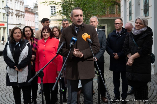 Konferencja prasowa Marcina Pabierowskiego oraz nowych radnych Koalicji Obywatelskiej. 23.04.2024 Konferencja prasowa Marcina Pabierowskiego oraz nowych radnych Koalicji Obywatelskiej. 23.04.2024