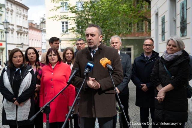 Konferencja prasowa Marcina Pabierowskiego oraz nowych radnych Koalicji Obywatelskiej. 23.04.2024 Konferencja prasowa Marcina Pabierowskiego oraz nowych radnych Koalicji Obywatelskiej. 23.04.2024