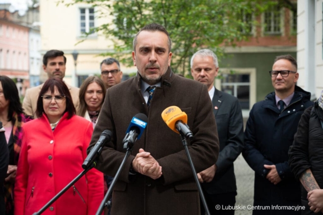 Konferencja prasowa Marcina Pabierowskiego oraz nowych radnych Koalicji Obywatelskiej. 23.04.2024 Konferencja prasowa Marcina Pabierowskiego oraz nowych radnych Koalicji Obywatelskiej. 23.04.2024