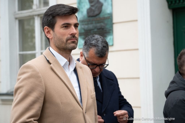 Konferencja prasowa Marcina Pabierowskiego oraz nowych radnych Koalicji Obywatelskiej. 23.04.2024 Konferencja prasowa Marcina Pabierowskiego oraz nowych radnych Koalicji Obywatelskiej. 23.04.2024