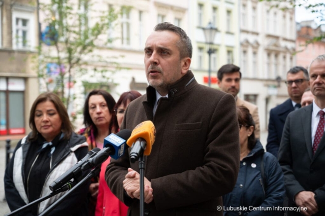 Konferencja prasowa Marcina Pabierowskiego oraz nowych radnych Koalicji Obywatelskiej. 23.04.2024 Konferencja prasowa Marcina Pabierowskiego oraz nowych radnych Koalicji Obywatelskiej. 23.04.2024