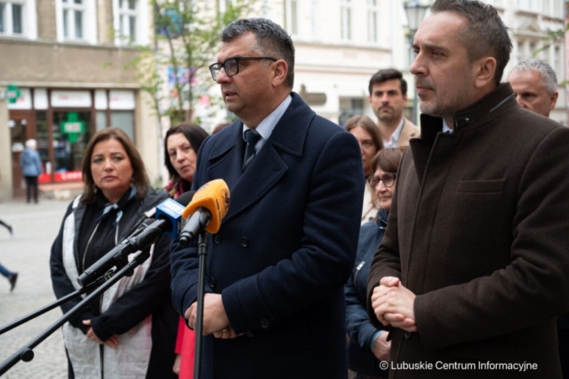 Konferencja prasowa Marcina Pabierowskiego oraz nowych radnych Koalicji Obywatelskiej. 23.04.2024 Konferencja prasowa Marcina Pabierowskiego oraz nowych radnych Koalicji Obywatelskiej. 23.04.2024