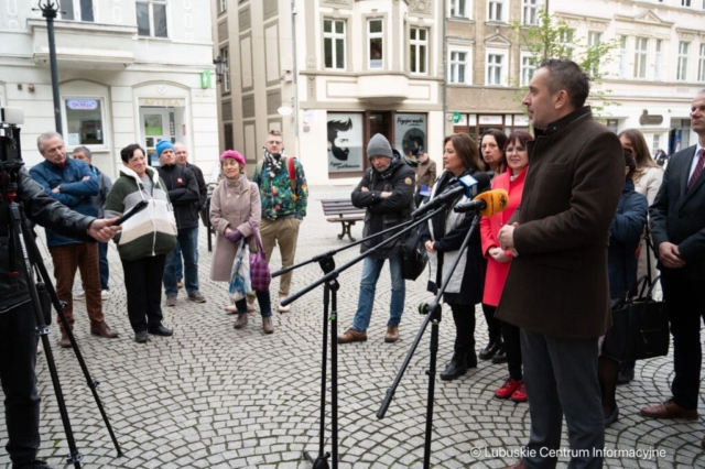 Konferencja prasowa Marcina Pabierowskiego oraz nowych radnych Koalicji Obywatelskiej. 23.04.2024 Konferencja prasowa Marcina Pabierowskiego oraz nowych radnych Koalicji Obywatelskiej. 23.04.2024