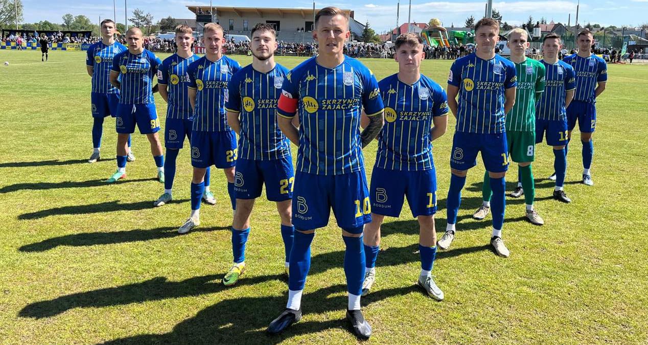 437652297_822672149880126_1608823422869204521_n Jedenastu piłkarzy na boisku Stilon i Warta za trzy derby na remis Polonia rządzi WYNIKI