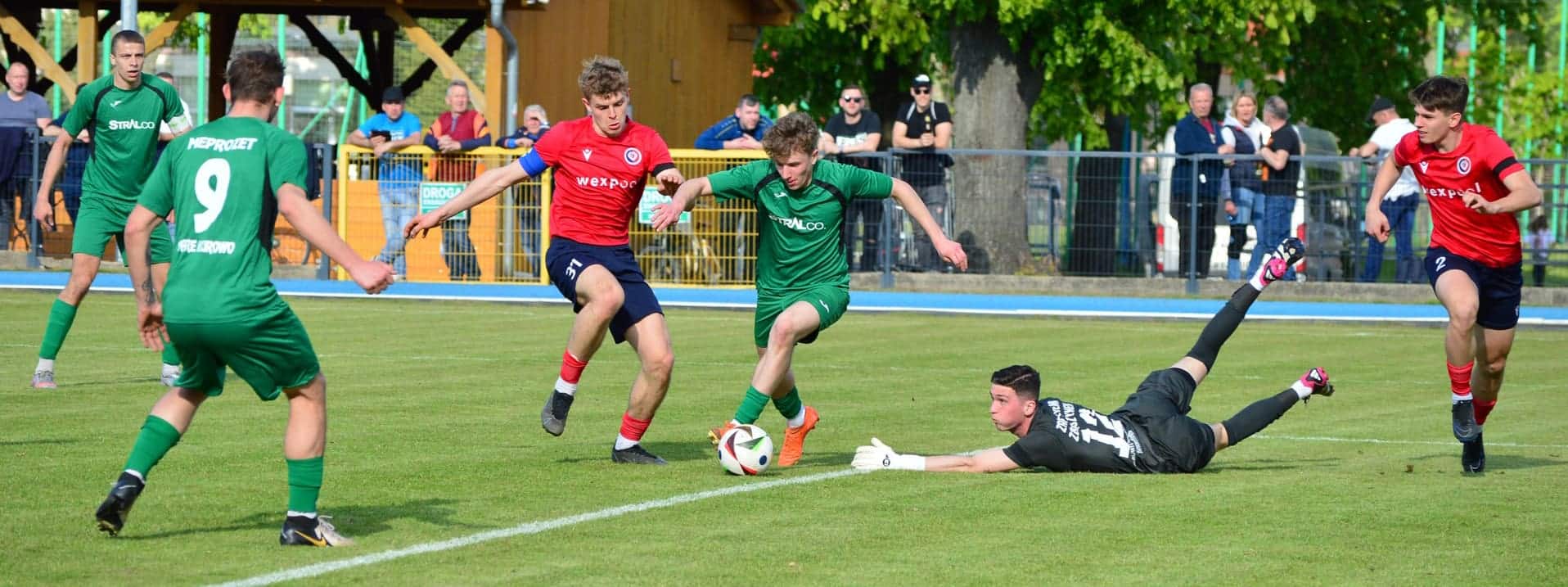 440085528_1061132092127833_1784590817859909508_n Sześciu mężczyzn na boisku Polonia świętuje do rana Pogoń nie zwalnia tempa PODSUMOWANIE