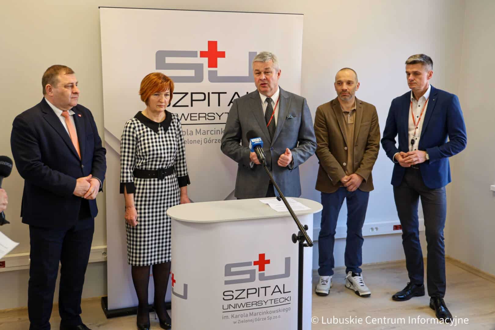 Konferencja w szpitalu Briefing prasowy Nowe pomieszczenia diabetologii endokrynologii i gastroenterologii w Szpitalu Uniwersyteckim w Zielonej Górze Szpitalna układanka WIDEO