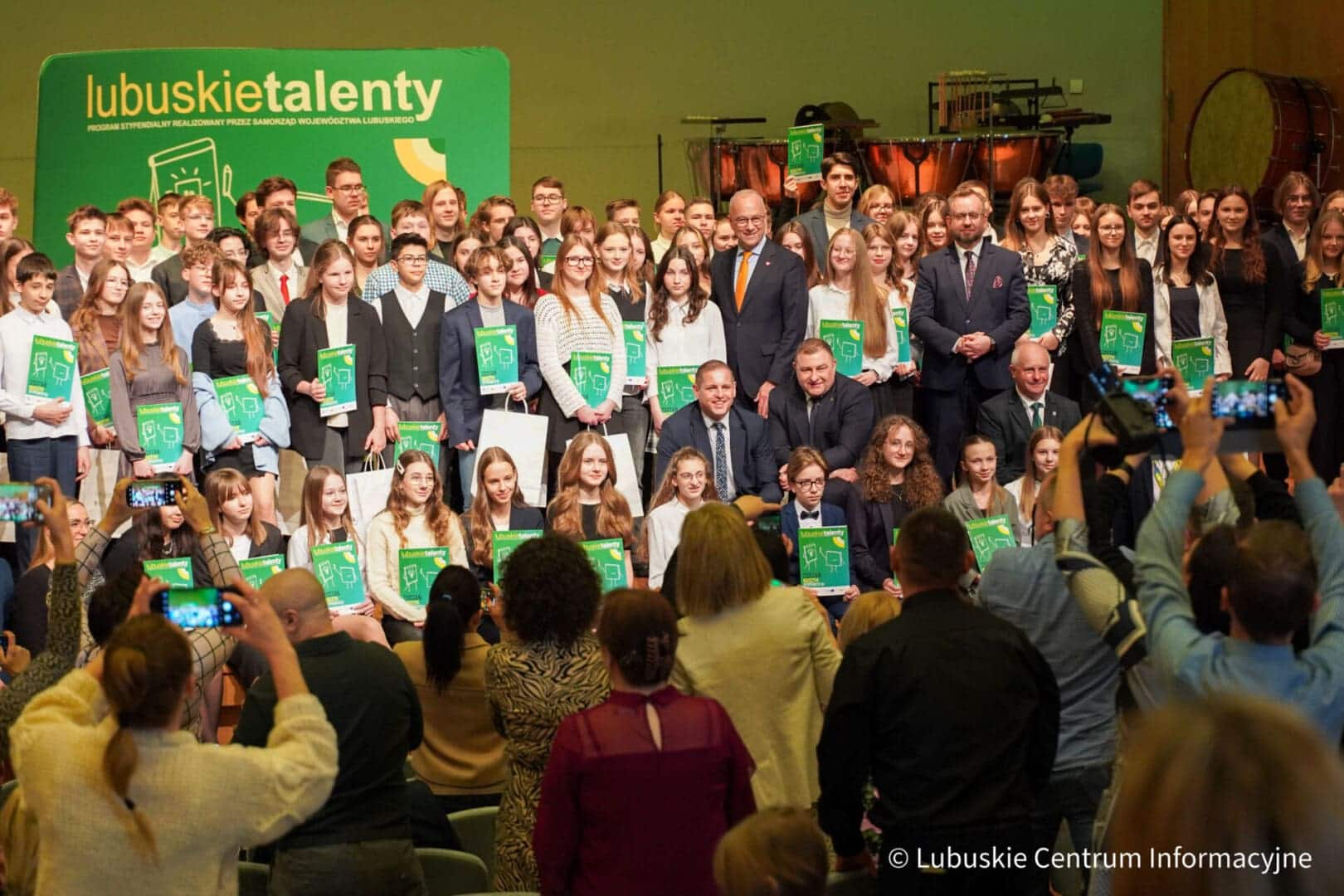 Lubuskie Talenty i Lubuscy Zawodowcy 2024-05 To idzie młodość Wręczono stypendia ufundowane przez lubuskiego marszałka WIDEO FOTO
