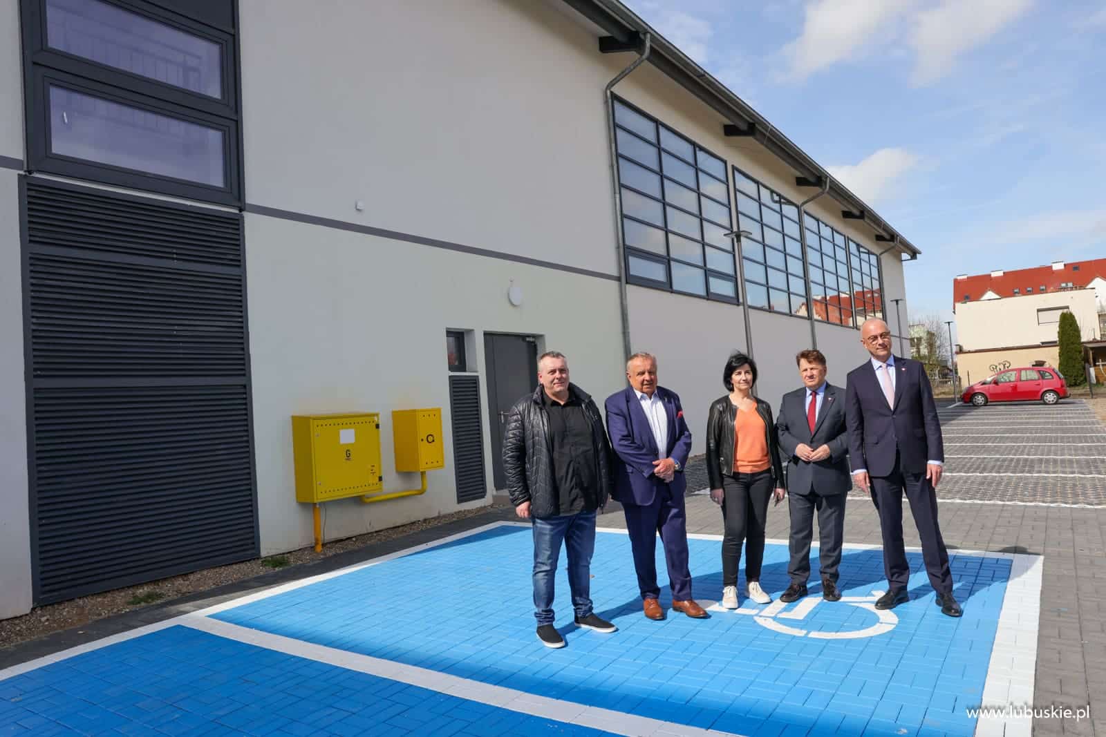 wan_2429 WIZYTA W NOWEJ HALI SPORTOWEJ W SŁUBICACH Sala sportowa przy słubickim liceum gotowa i czeka na uczniów