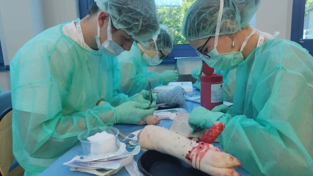 Studenci szyli szwem materacowym pionowym. I nie tylko 