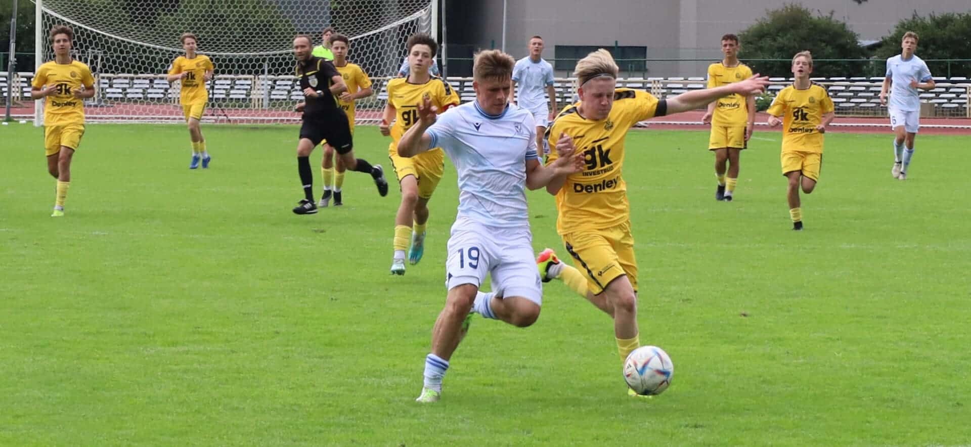 IMG_9424 Chłopcy grający w piłkę Juniorom Lechii po tym sezonie trzeba przybić piątkę ZDJĘCIA