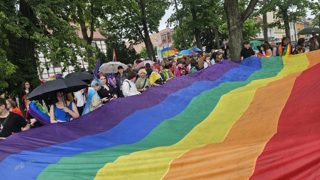 Tęcza to kolor nadziei i przymierza (ZDJĘCIA) 7. Marsz Równości