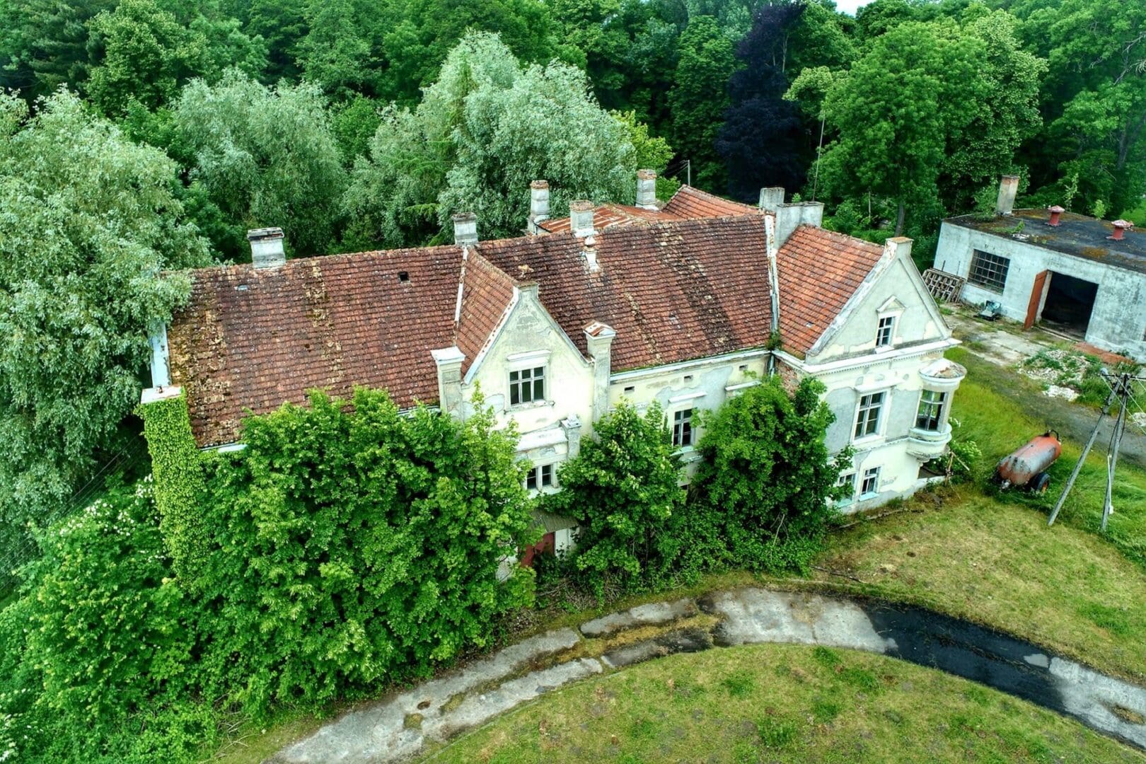   Jedna wieś dwie rezydencje i mnóstwo opowieści