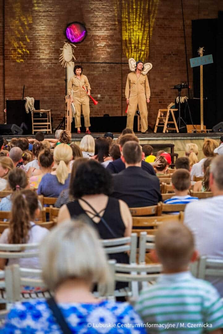 Scena letnia Teatru im Juliusza Osterwy w Gorzowie Wlkp  Ruszyła scena letnia gorzowskiego teatru Coś dla dzieci i dorosłych WIDEO ZDJĘCIA