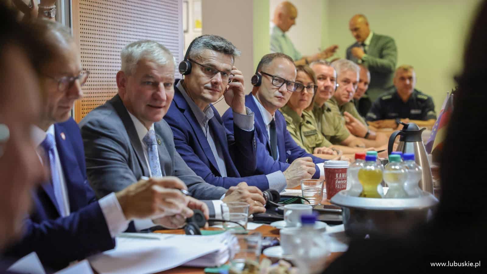 W Świecku spotkali się samorządowcy funkcjonariusz służb granicznych oraz przedstawiciele administracji rządowej  Rośnie ciśnienie na granicy Czy grozi nam zawał