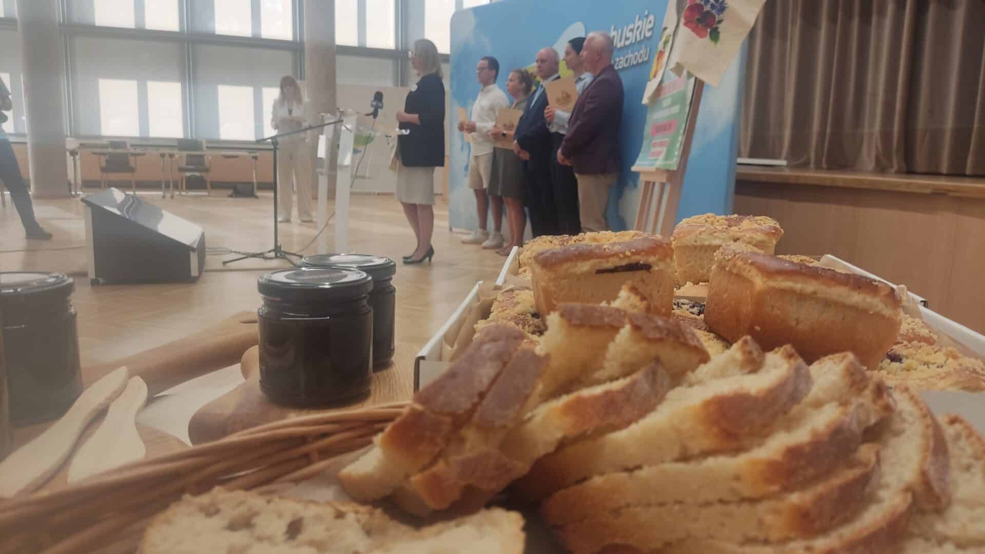 Uczestnicy konferencji prasowej zapraszali na Zielony Targ  W niedzielę urodzinowa impreza w Ochli
