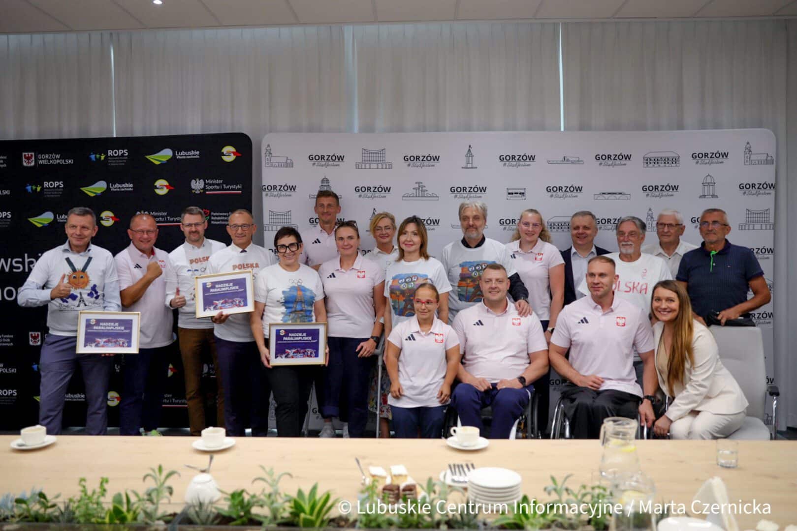 W Urzędzie Miasta samorządowcy pożegnali gorzowskich paralimpijczyków  Gorzowscy paralimpijczycy gotowi na walkę o medale ZDJĘCIA
