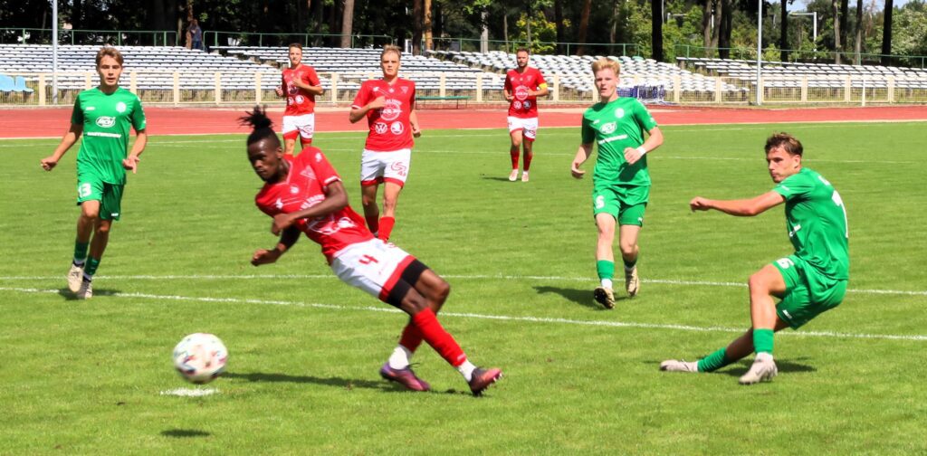 Lechia II vs Victoria, czyli młodość wygrała z doświadczeniem (ZDJĘCIA) Siedmiu mężczyzn na boisku