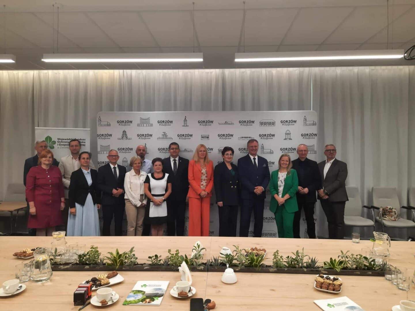 Podpisanie umowy ws programu Czyste Powietrze  Mieszkanie ciepłe i ekologiczne Podpisanie umów dla naszego regionu