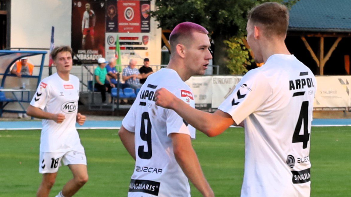 Jakub Kołodenny Trzej mężczyźni na boisku Derby dla Lechii Trzecia z rzędu porażka Warty WYNIKI