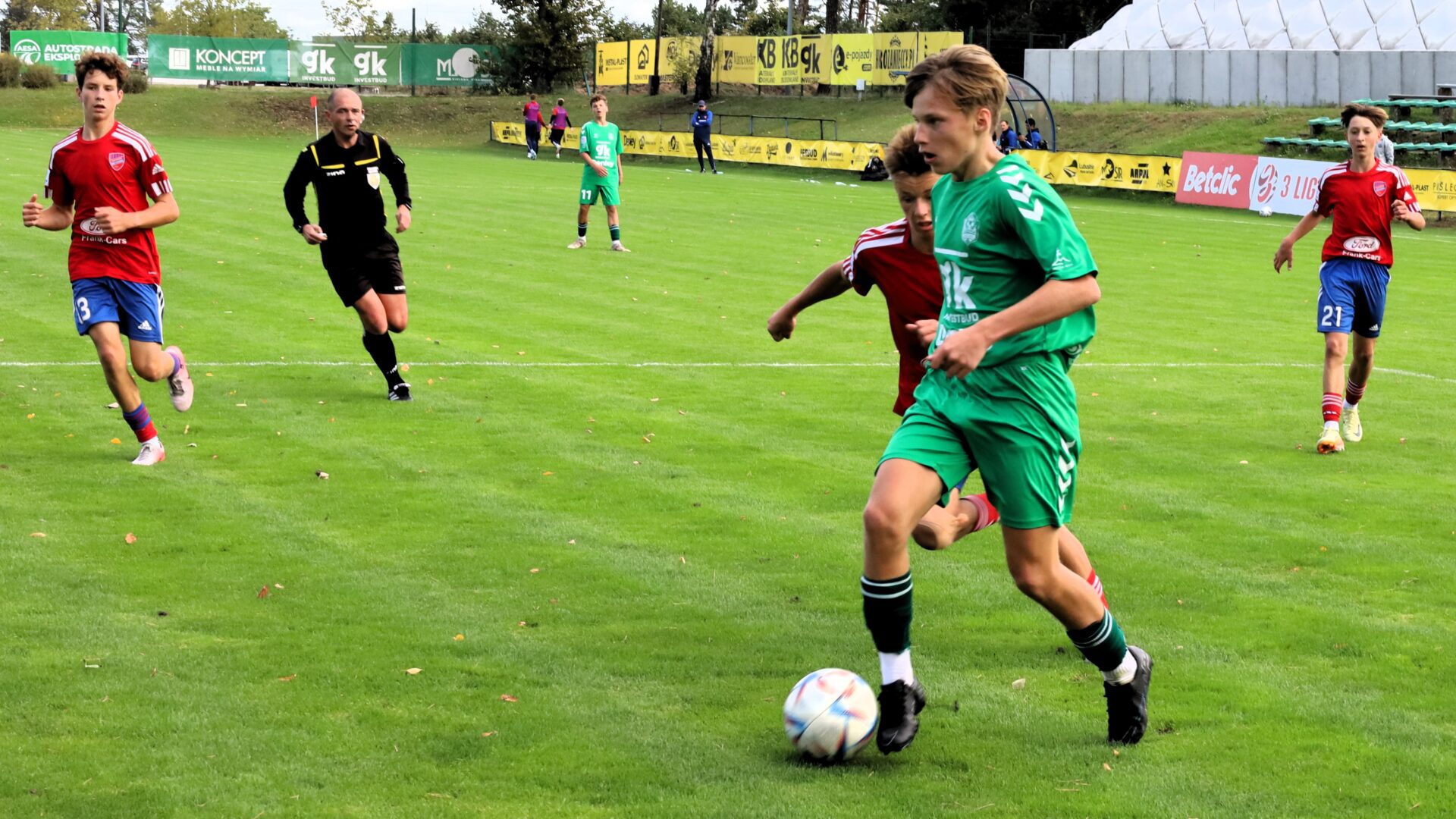 Lechia Zielona Góra - Raków Częstochowa Pięciu młodych piłkarzy i sędzia na boisku Lechia przegrywa z Rakowem Kluczowa pierwsza połowa ZDJĘCIA