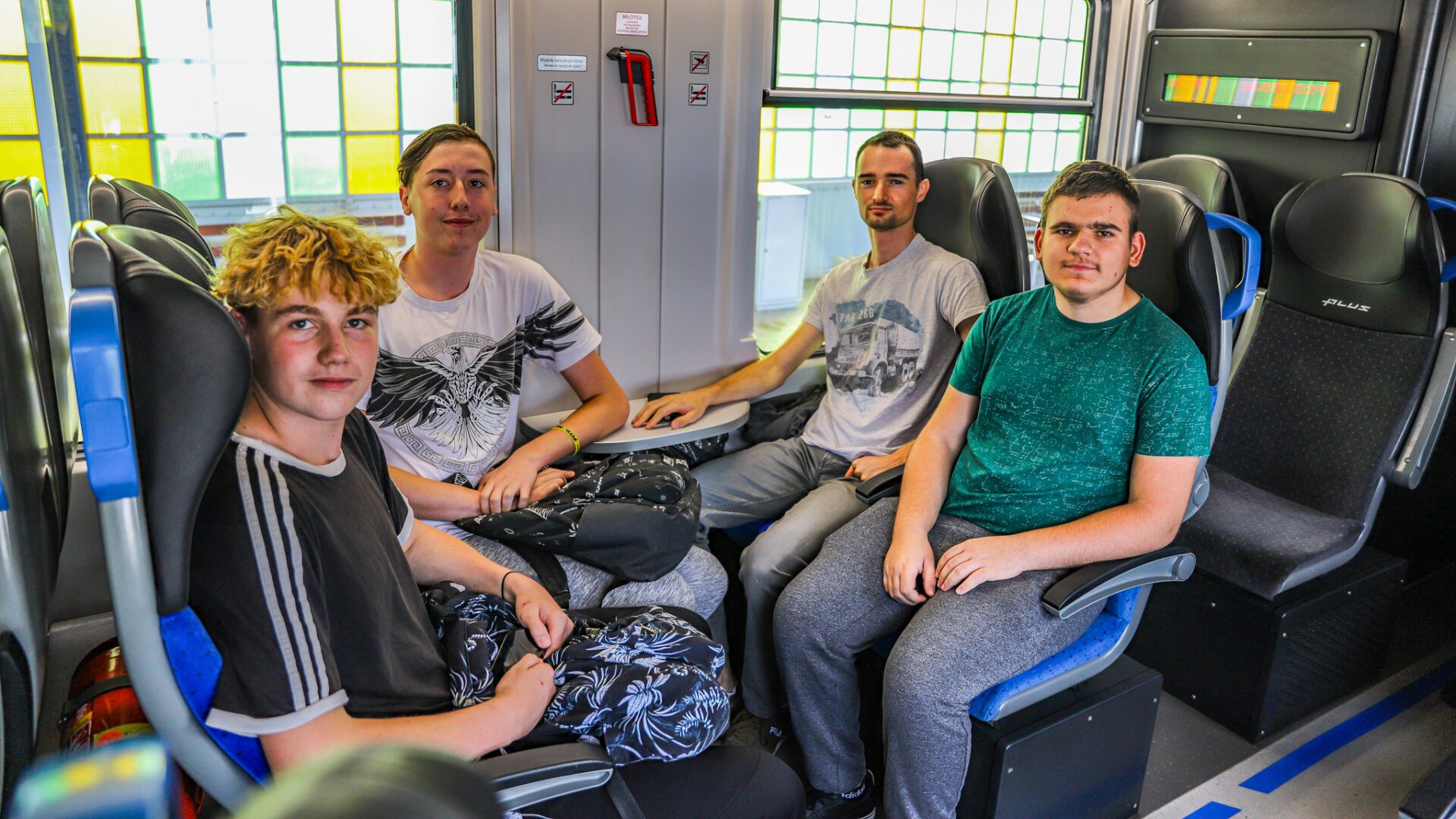 Pierwszy z dwóch fabrycznie nowych pojazdów które zakupiło województwo lubuskie jeździ już na lubuskich torach  Nowy szynobus wjechał na tory Lubuszanie mogli się nim przejechać ZDJĘCIA