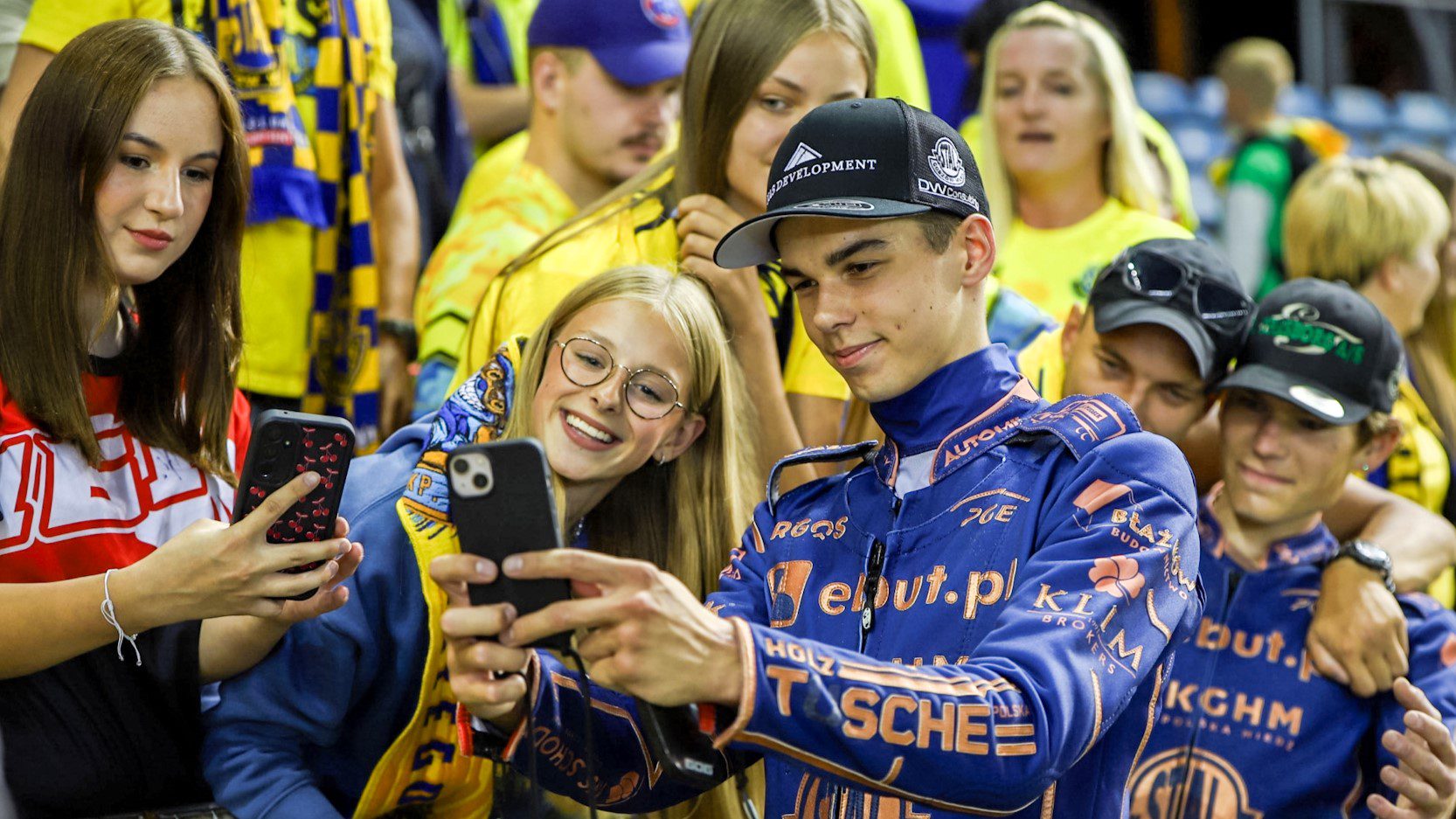 Oskar Paluch Sportowiec robiący selfie z fanką Stal bez słabych punktów Czas na półfinał ze Spartą ZDJĘCIA