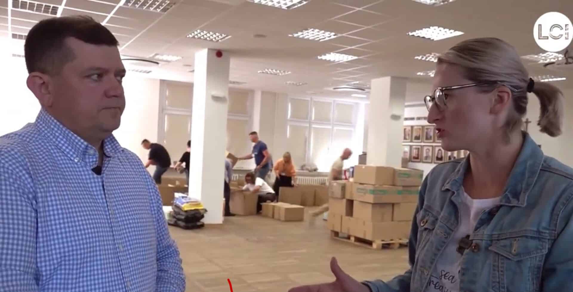 Prezydent Jacek Wójcicki udziela wywiadu LCI Magazyn pomocy w Urzędzie Miasta  W Gorzowie zapełnia  się magazyn pomocy dla powodzian Wczoraj wyjechały pierwsze transporty WIDEO