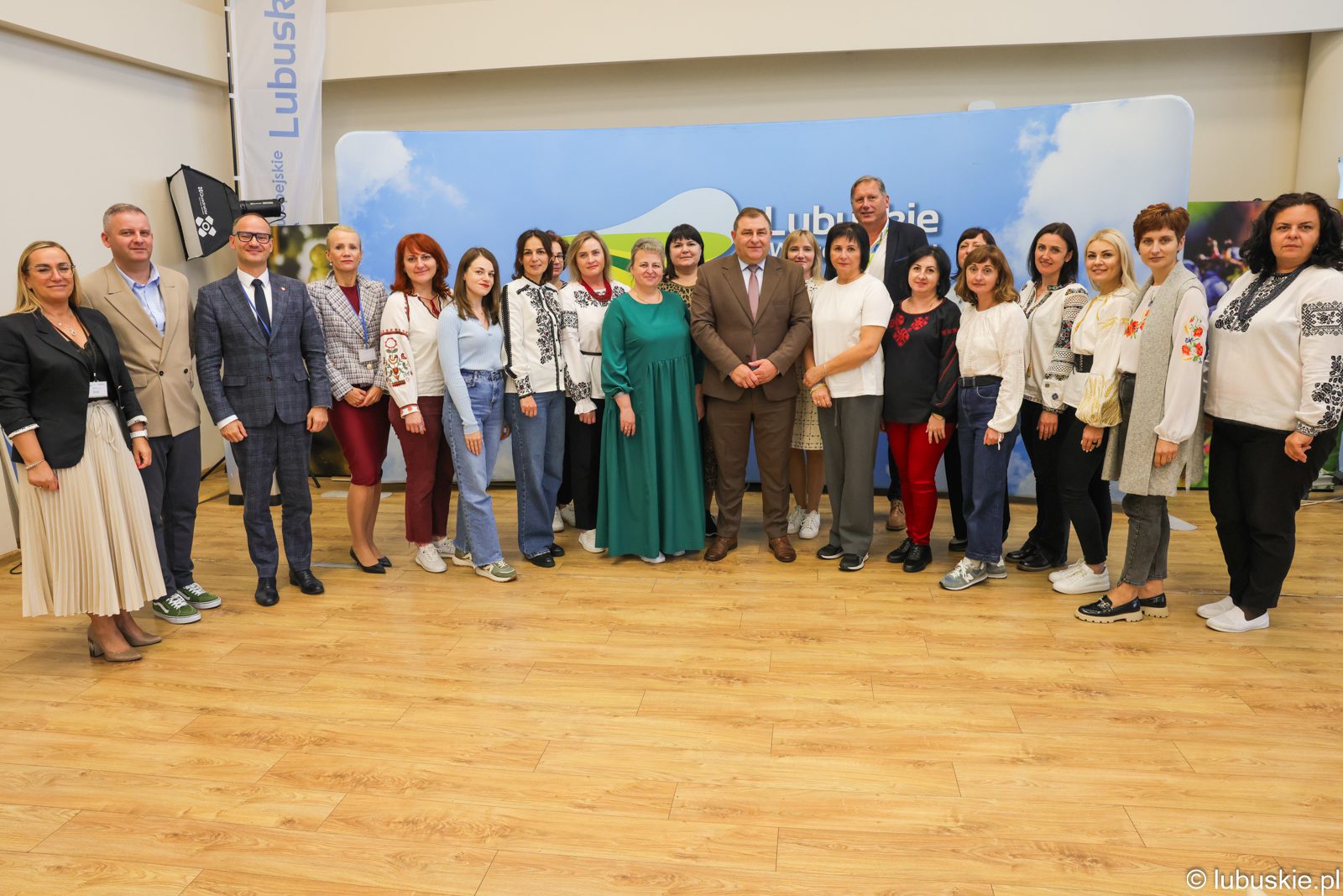 Spotkanie wicemarszałka Grzegorza Potęgi z psycholożkami z UkrainyFot Marek PychLubuskiepl  Lubuska pomoc dla dzieci dotkniętych wojną