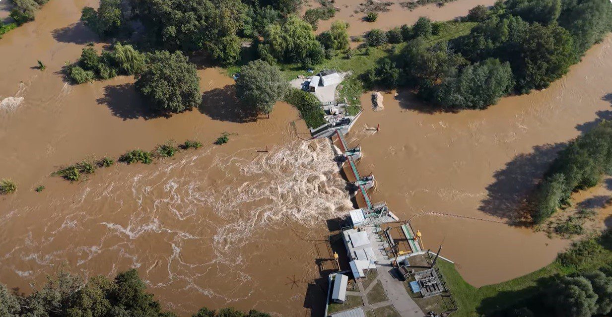   Zobacz jak wyglądała fala kulminacyjna w Szprotawie z lotu ptaka WIDEO