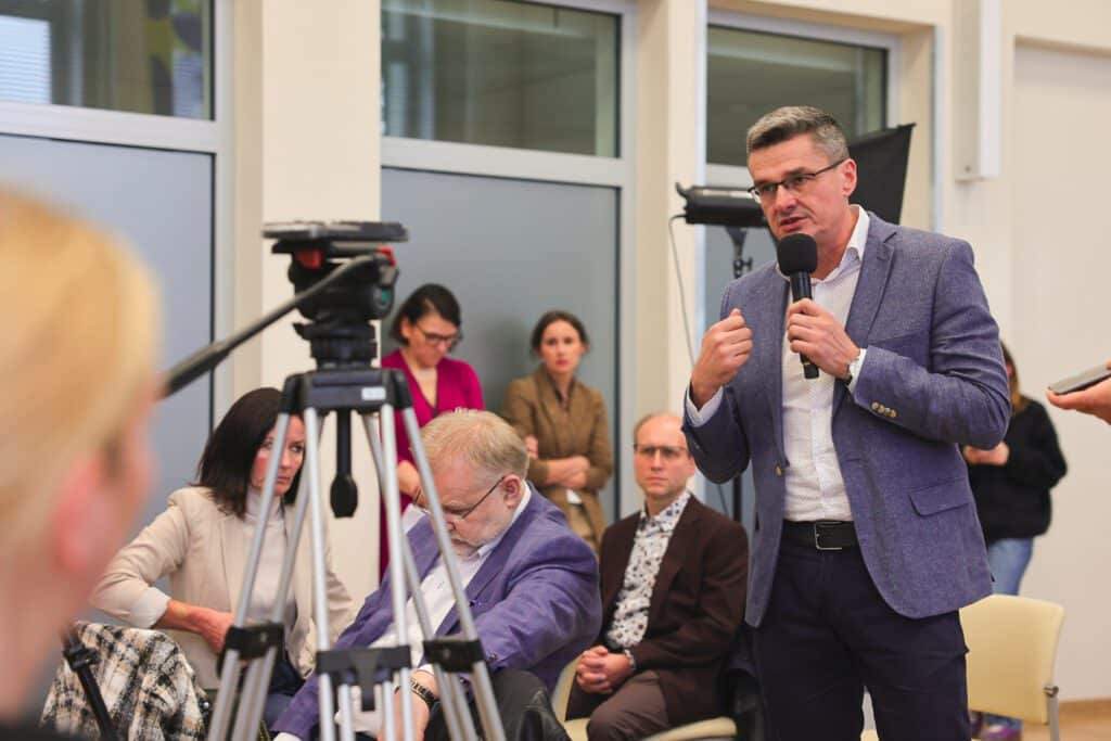 Fot. Katarzyna Jach. Konferencja prasowa na temat budowy Centrum Psychiatrii Dzieci i Młodzieży w Zielonej Górze