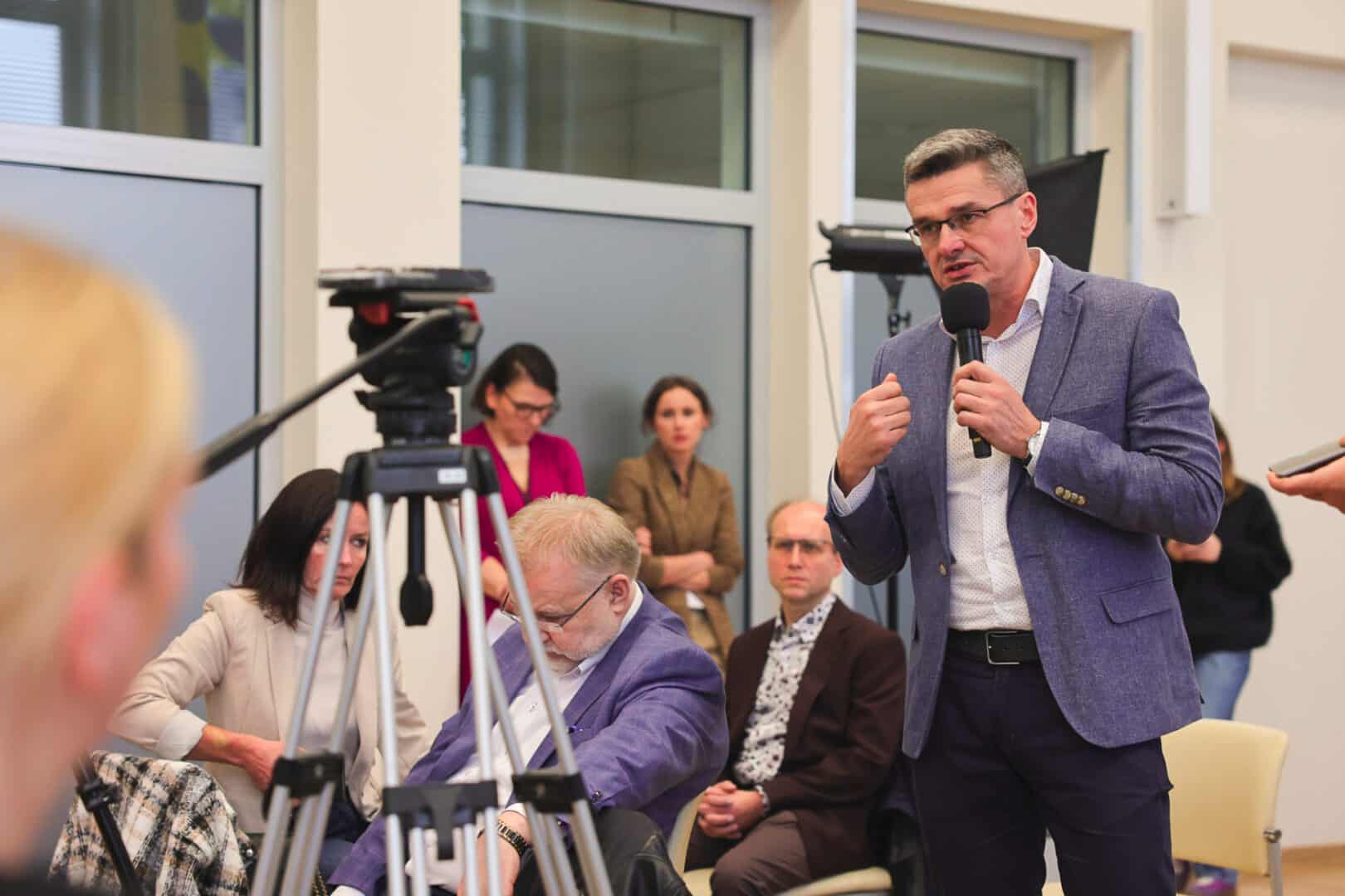 Fot. Katarzyna Jach. Konferencja prasowa na temat budowy Centrum Psychiatrii Dzieci i Młodzieży w Zielonej Górze-4110 Fot Katarzyna Jach Konferencja prasowa na temat budowy Centrum Psychiatrii Dzieci i Młodzieży w Zielonej Górze Zielona Góra Wielogłos w sprawie Centrum Neuropsychiatrii