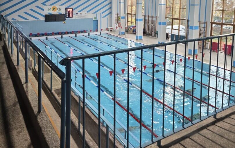 Basen tylko dla dorosłych  Basen wolny od dzieci