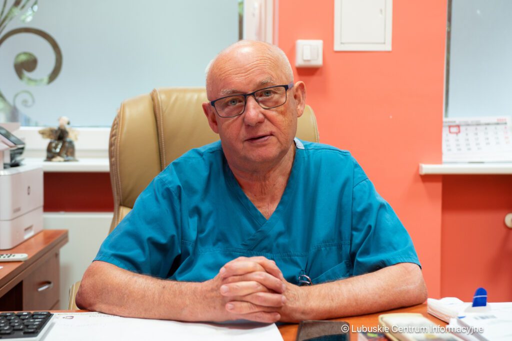 dr Jacek Smykał, ordynator oddziału zakaźnego Szpitalu Uniwersysteckiego w Zielonej Górze