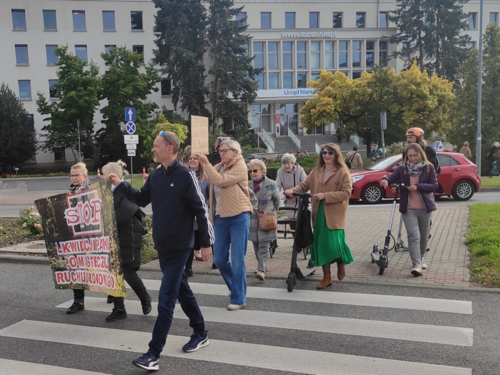 Przeciwnicy lokalizacji szpitala przy ul. Wyspiańskiego zorganizowali protest. Fot. Dariusz Nowak