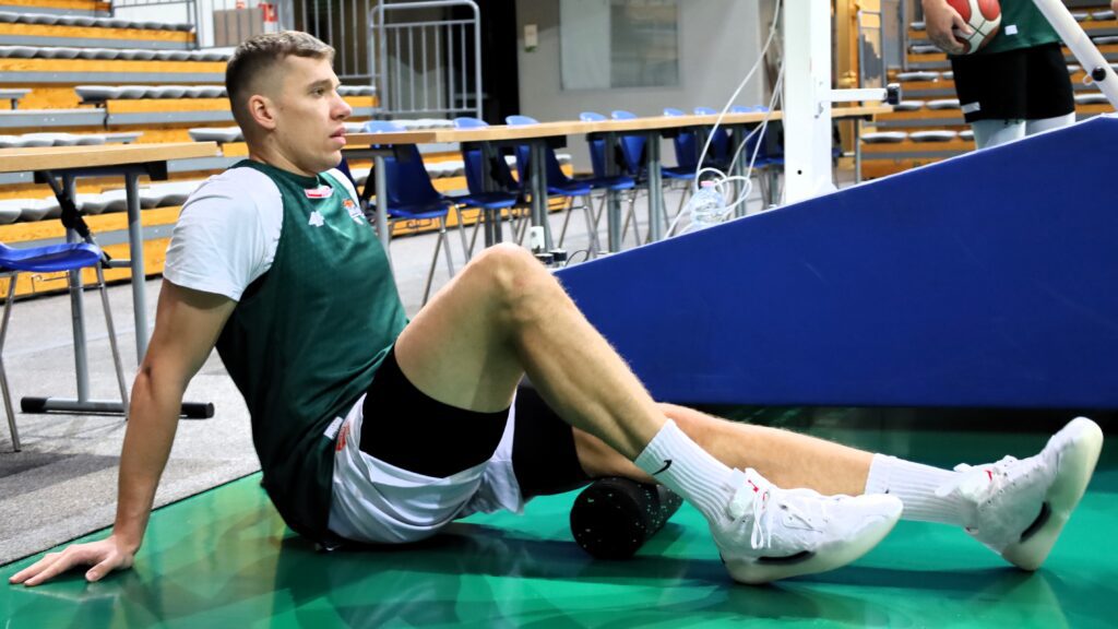 Mężczyzna w sportowym stroju