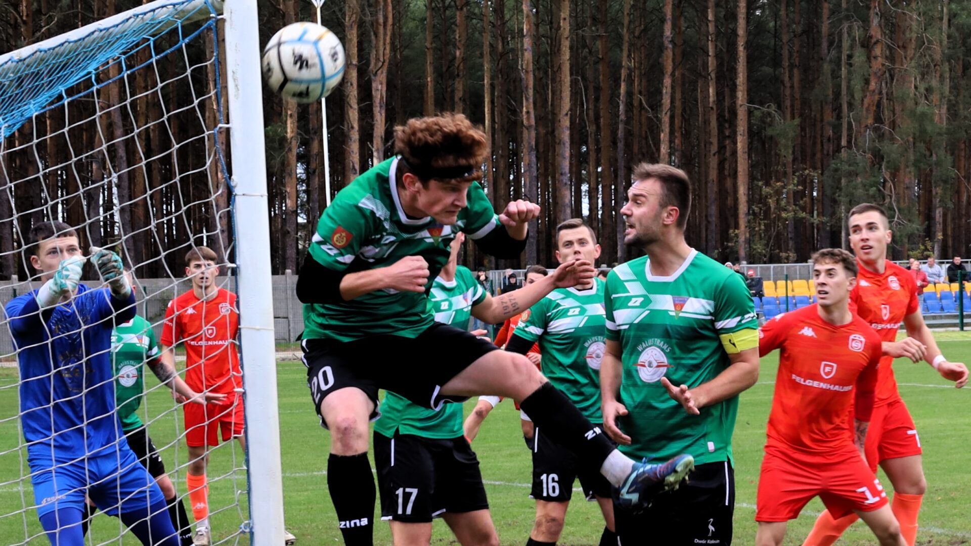 Stal Jasień - Victoria Szczaniec Dziesięciu mężczyzn gra w piłkę Kolejny krok Stali w stronę awansu Ale brawa też dla Victorii ZDJĘCIA