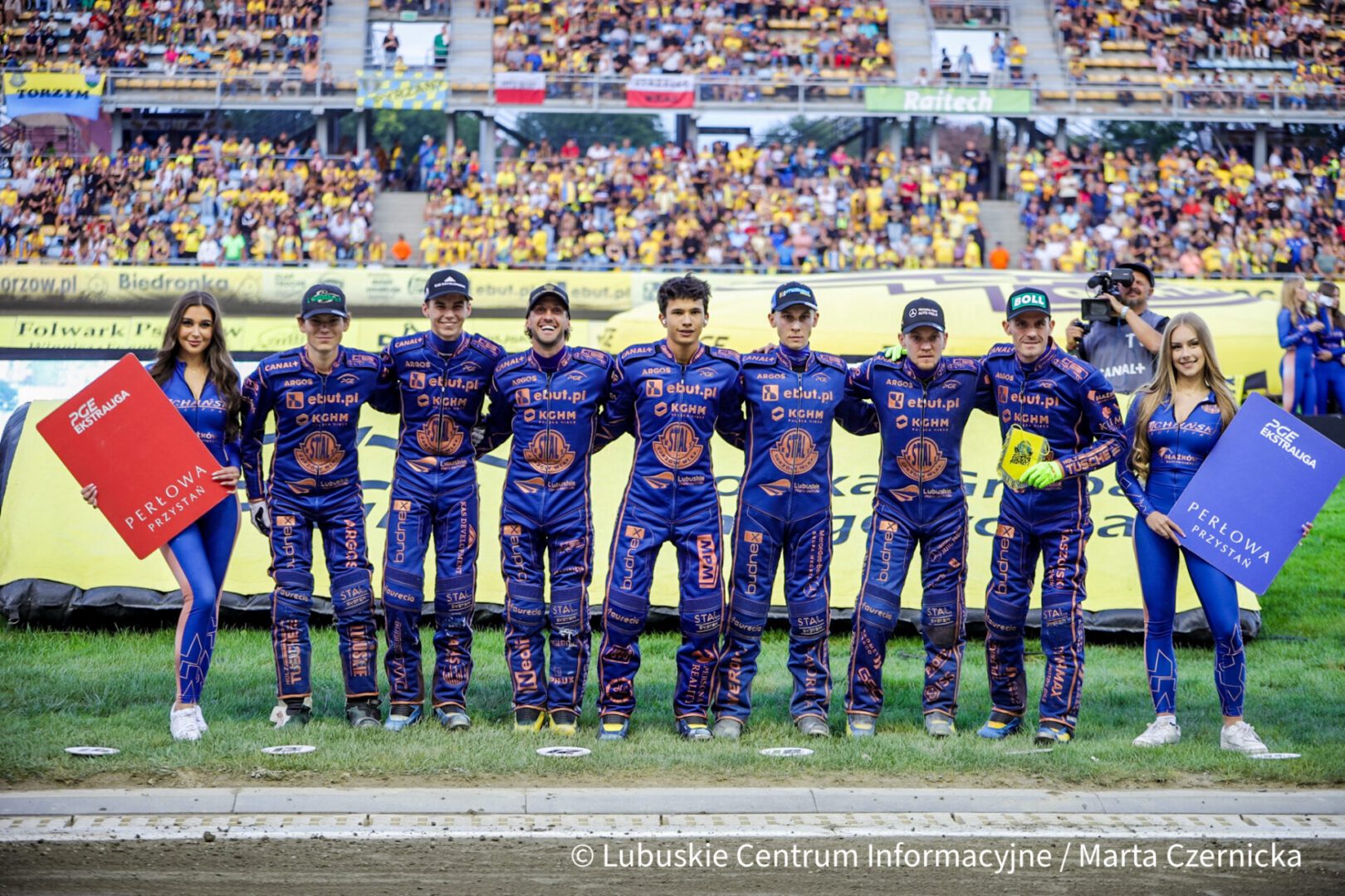 Prezentacja drużyny Stali Gorzów podczas meczu z Apatorem Toruń  Stal uratowana Klub spłacił zaległości