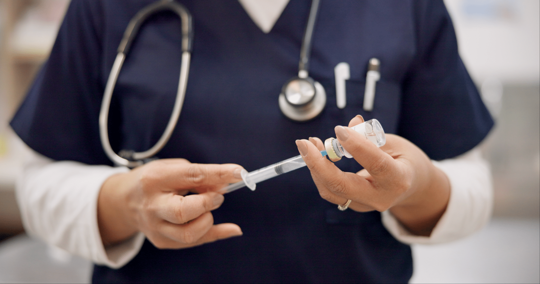 Strzykawka w rękach lekarza Ponad 280 milionów złotych popłynie do Lubuskiego na ochronę zdrowia