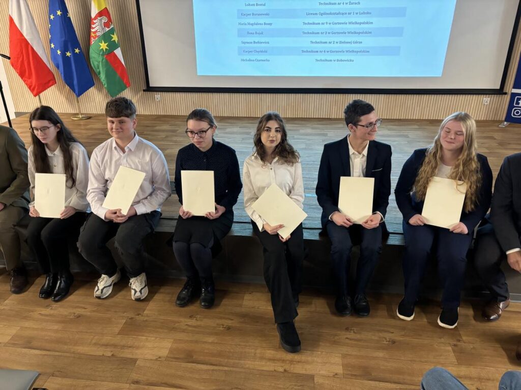 Stypendia Prezesa Rady Ministrów na rok szkolny 2024/2025 dla najlepszych uczniów szkół kształcących w trybie dziennym.