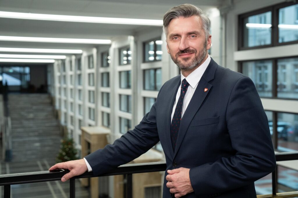 Profesor Sługocki powołany do Komitetu Badań Kosmicznych i Satelitarnych Waldemar Sługocki w pozycji stojącej