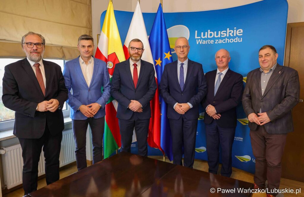 wicemarszałkowie oraz przedstawiciel spółki