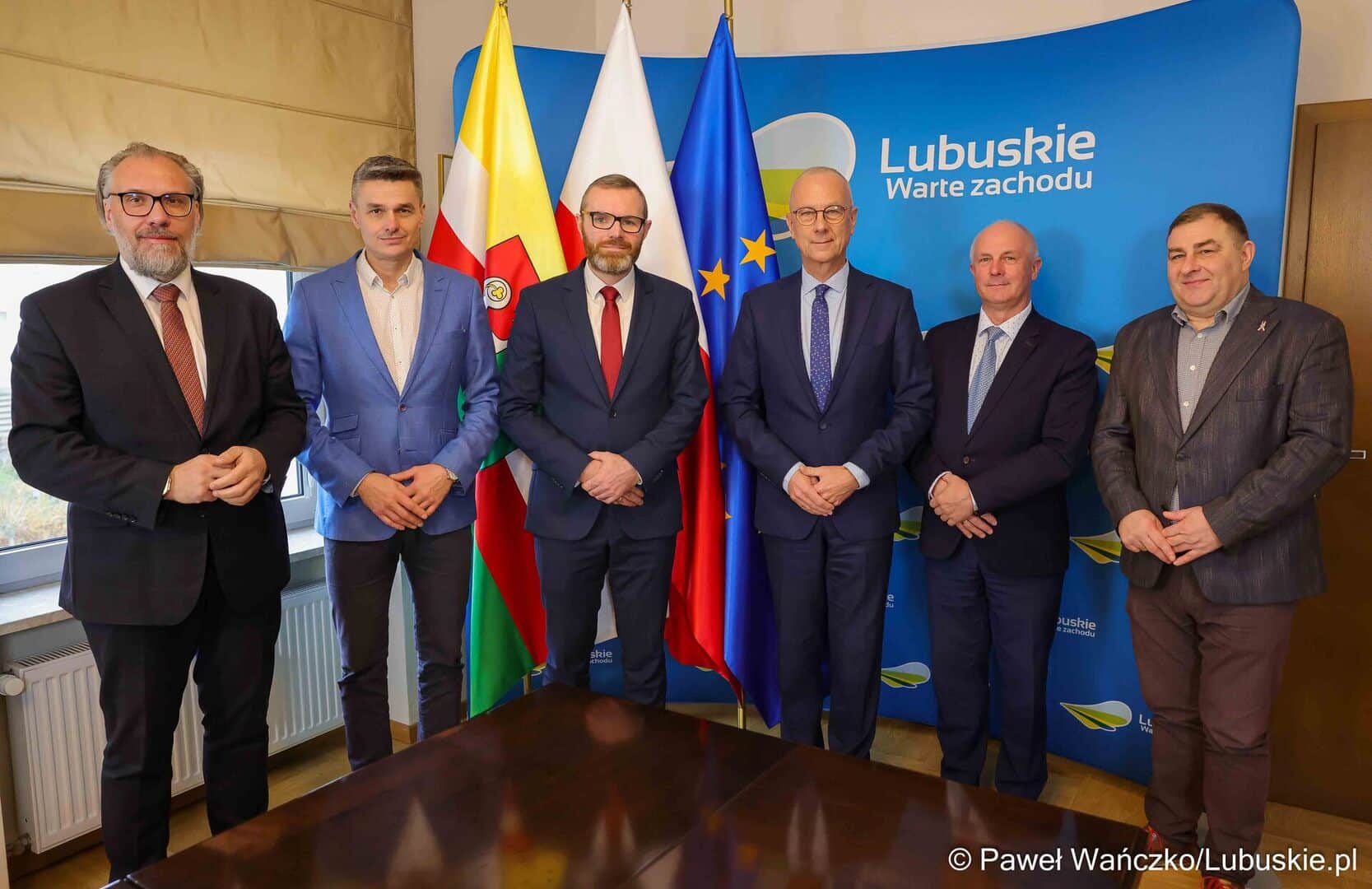 wicemarszałkowie oraz przedstawiciel spółki  Lubuskie Centrum Cyfryzacji coraz bliżej otwarcia Powołano spółkę